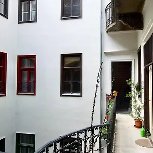 https://premium-apartment-by-hi5-vaci-str-3-bedroom.inbudapesthotels.com